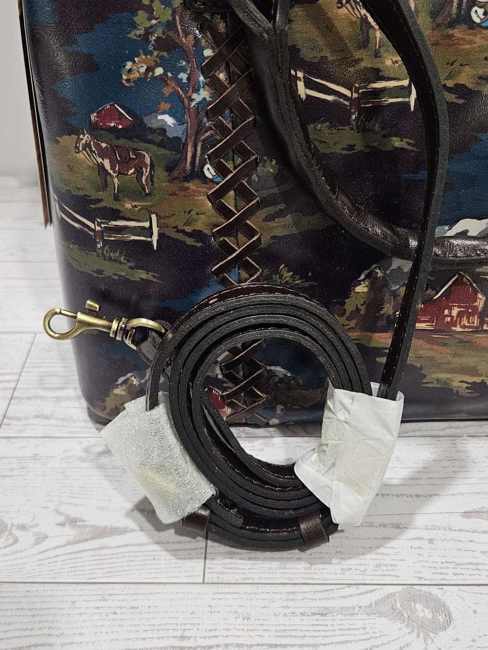 Dorothy Leather Top Handle Crossbody
Patricia Nash - Picture 3 of 6